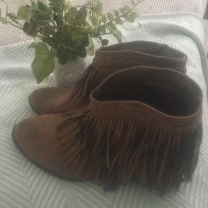 Size 10 brown fringed booties